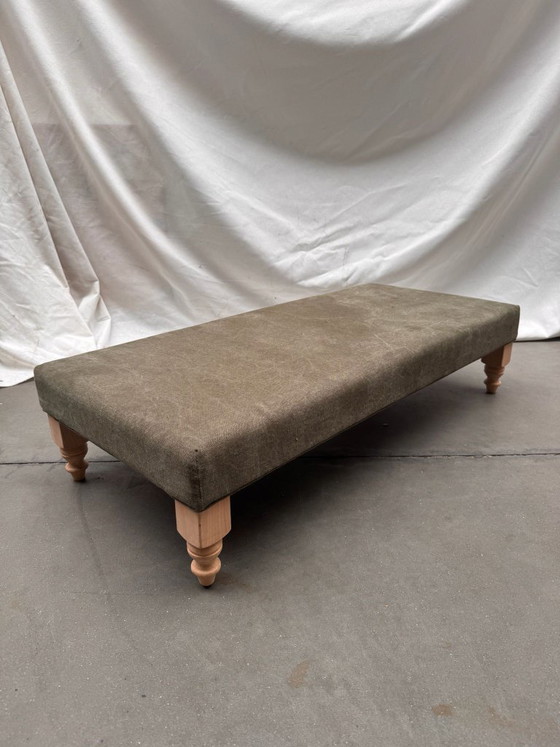 Image 1 of Vast gestoffeerde pouf