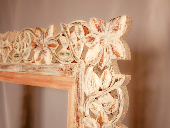 Image 1 of Solid wood frame, carved and crafted with floral motifs, for photographs, mirrors, pictures, etc. New.