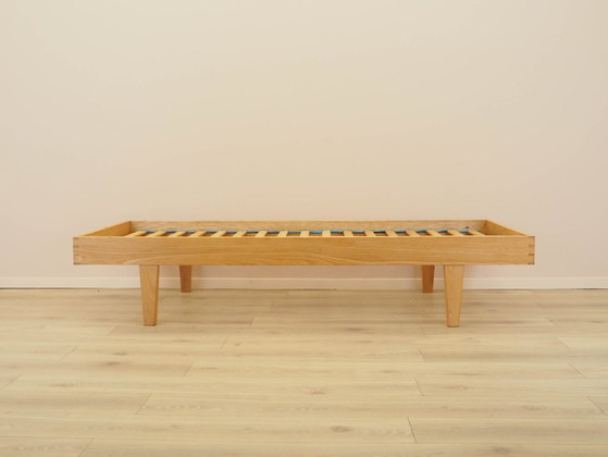 Image 1 of Essenhouten bed, Deens design, jaren 70, gemaakt in Denemarken.