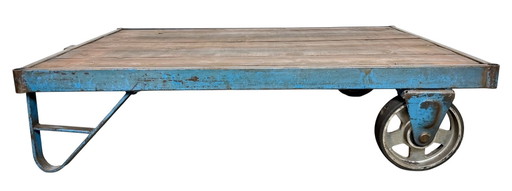Carrito de mesa de centro industrial azul grande, década de 1960.
