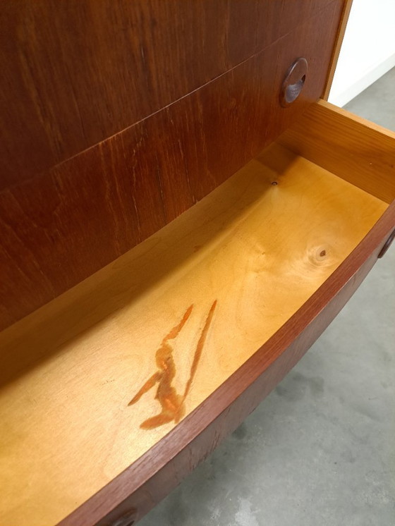 Image 1 of Cassettiera curva danese con 7 cassetti e maniglie rotonde