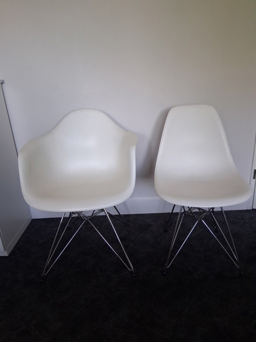 8 x Vitra Eames eetkamerstoelen