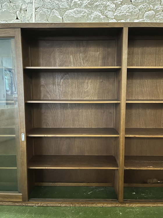 Image 1 of Grande Bibliothèque Vitrée