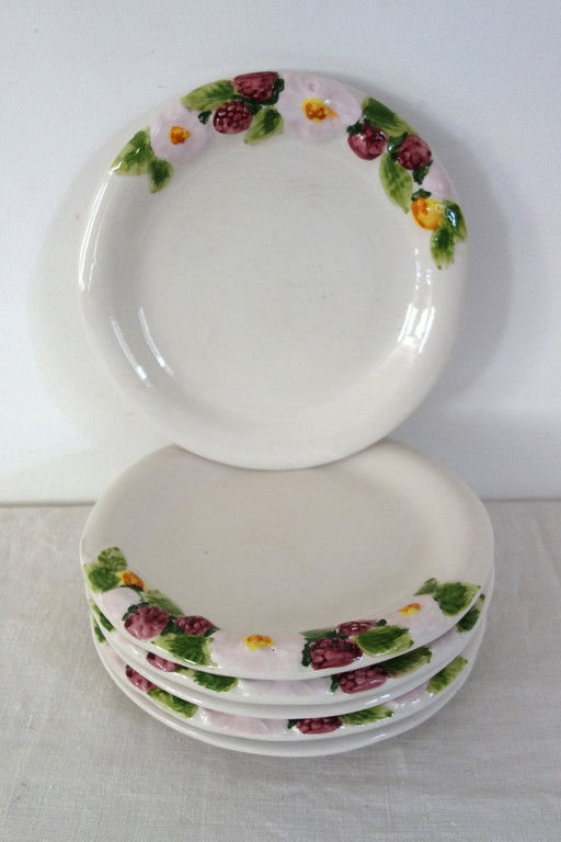 6 Plates + 2 Bowls, Barbotine with vintage fruit decoration