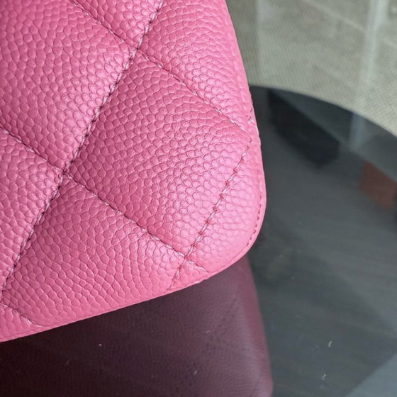 Image 1 of Borsa Chanel Classic Flap Medium - Caviar 25CM in pelle di vitello martellata trapuntata rosa con finiture dorate Serie 28