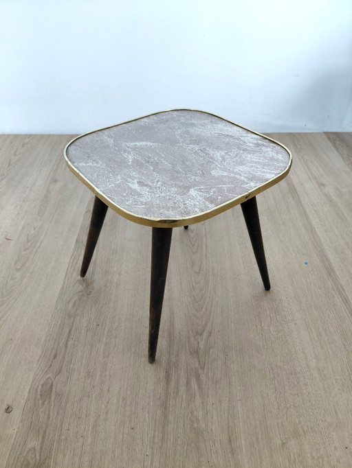 Mesa auxiliar de los años cincuenta