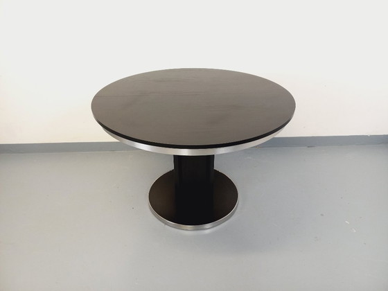 Image 1 of Table ronde de repas vintage en mélaminé esprit bois noir et métal chromé style Space Age / Diner des années 70 avec rallonge in