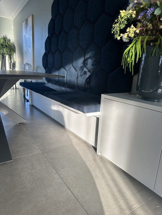 Image 1 of Pensile con panca da pranzo e pannelli murali esagonali