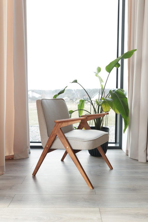 Sillón vintage tapizado en lana beige, diseño escandinavo.