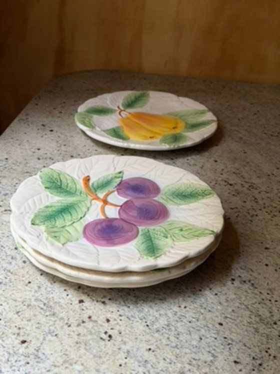 Vintage Japanese Majolica Fruit Plates, Set of 4, Embossed Ceramic Fruit Dessert Plates, Made in Japan (photo 11 of 19)