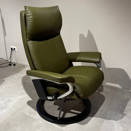 Image 1 of Sillón reclinable Stressless Aura con reposapiés