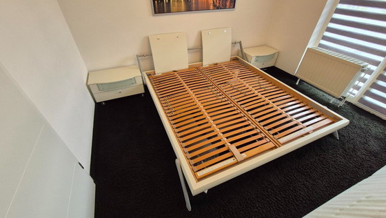 Image 1 of Hülsta Fancy "Skid Bed" Hout Wit met 2 Nachtkastjes