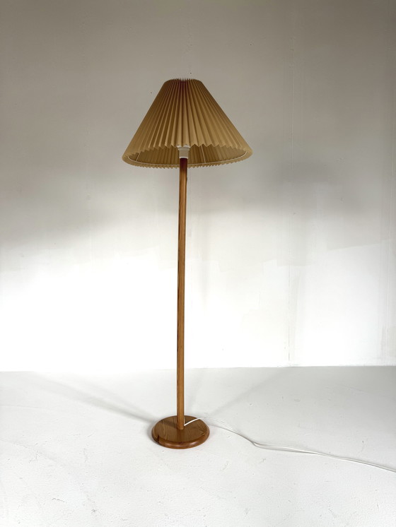 Image 1 of Lampadaire vintage avec abat-jour plissé années 70