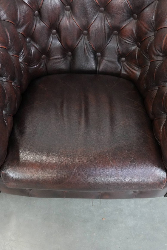 Image 1 of 2 fauteuils club Chesterfield classiques de style anglais en cuir de vachette, finition clous décoratifs