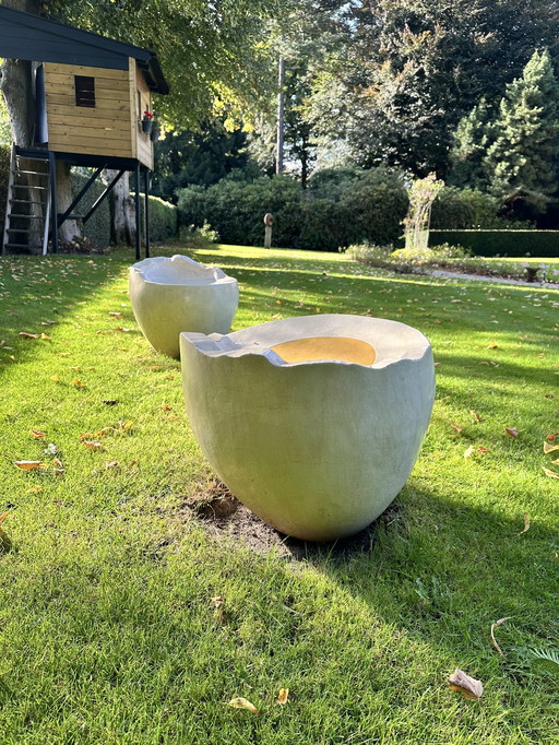 Sculptures assises d'Inez de Heer Kloots