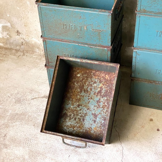 Lote de 8 cajas industriales apilables de metal – Armarios de almacenamiento (photo 6 of 6)
