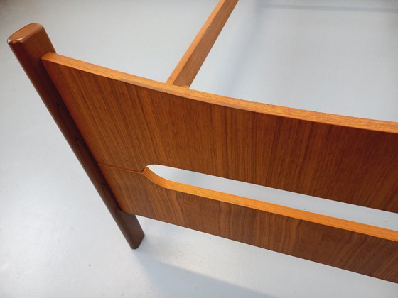 Image 1 of Lit simple vintage style scandinave en teck des années 60