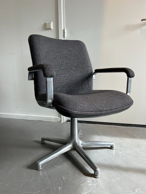 Image 1 of Artifort Design Stühle – Industriell & Zeitlos – erhältlich im 2er-Pack, 6 Stück verfügbar