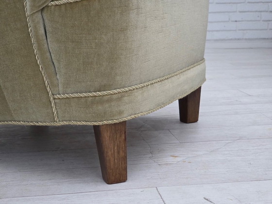 Image 1 of Dänischer Sessel aus den 1970er Jahren, originaler grüner Möbelveloursbezug, Eichenholz.