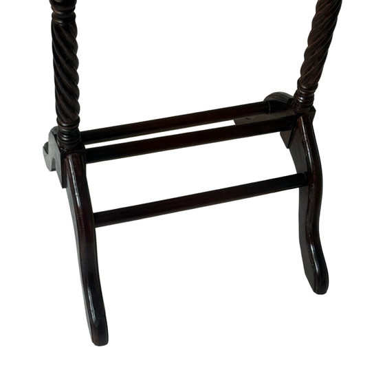 Image 1 of Kledingkast/kledingrek - Gemaakt in Engeland - Twee lades en een elegant gevormd houten frame