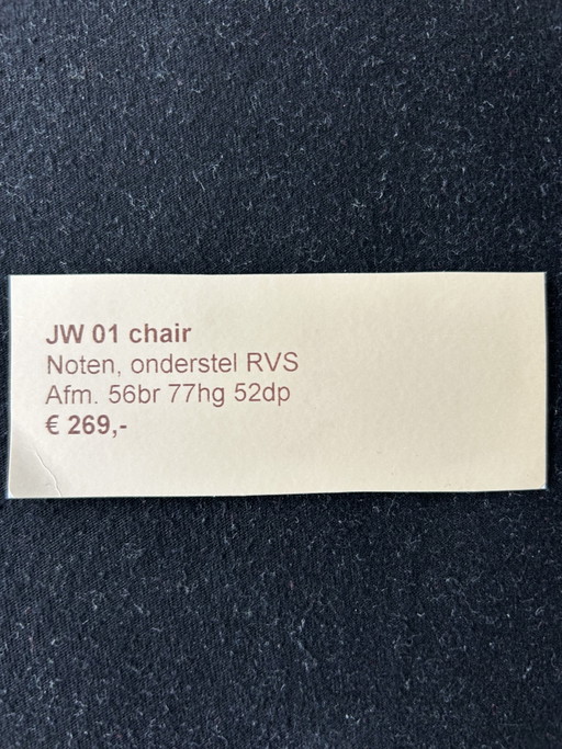 2 sillas de diseño con asiento de nogal y base de acero inoxidable