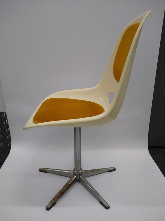 Image 1 of Chaise des années 70, époque spatiale