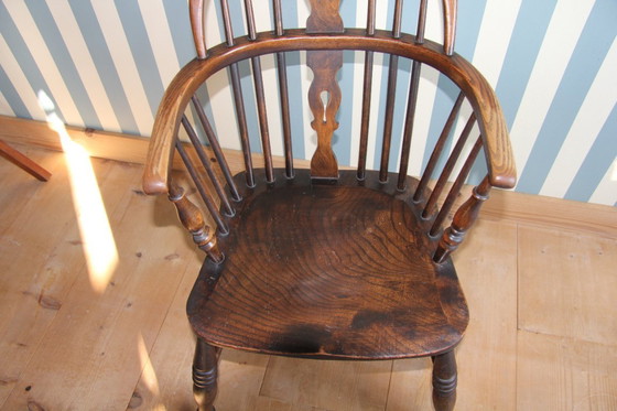 Image 1 of Silla Windsor antigua inglesa con respaldo bajo