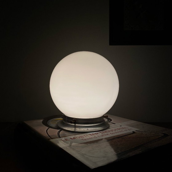 Image 1 of Plafonnier ou applique globe verre opaline blanc 15 cm rosace de fixation en aluminium 