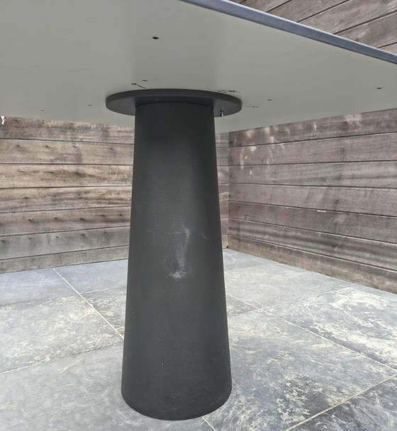 Image 1 of 2 MOOOI CONTAINER TAFELS 90x90x72