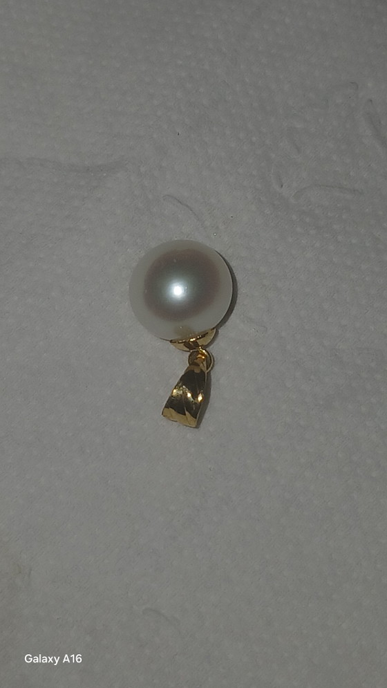 Echte, seltene japanische Salzwasserperle, gefasst in einem massiven 18-karätigen Goldring/Schlangenfassung. (photo 2 of 5)