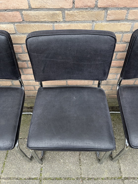 Image 1 of 6 sillas con aspecto de cuero y estructura tubular cromada