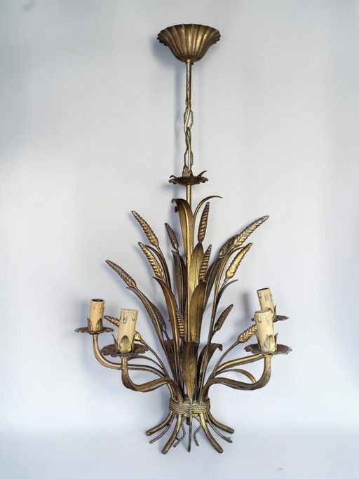 Lámpara de araña de metal dorado estilo Hollywood Regency, Hans Kögl, década de 1970.