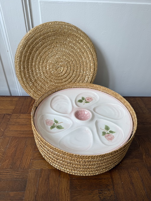 Set of 5 oyster plates in their original wicker box