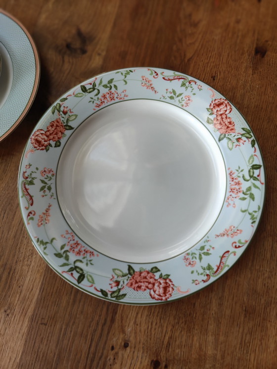 Image 1 of Vajilla de porcelana fina de la marca Rose Garden