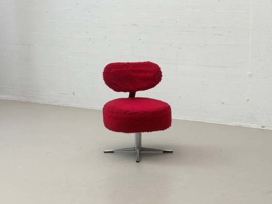 Image 1 of Postmoderne loungestoel met rode teddybeerhoes, jaren 70
