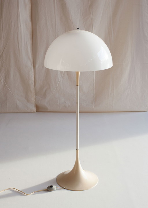 Lampada da terra Panthella di Verner Panton per Louis Poulsen