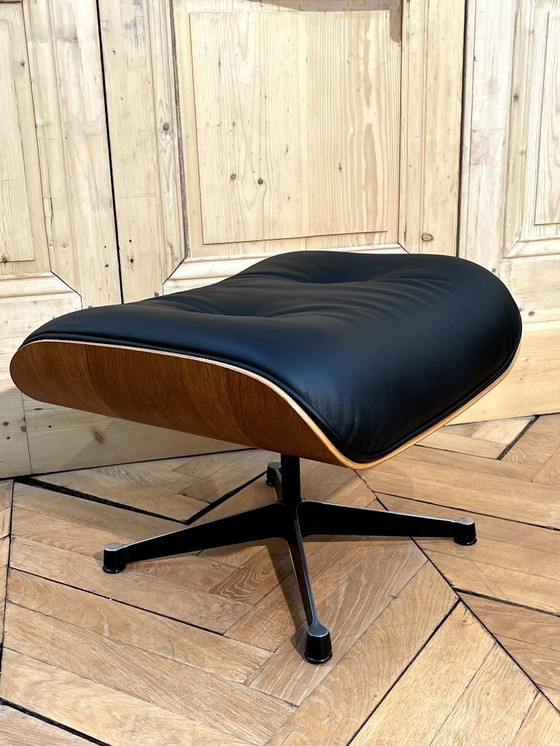 Image 1 of Sillón y otomana Charles y Ray EAMES Edición VITRA