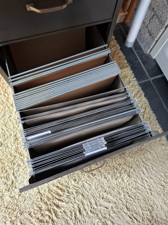 Image 1 of Mobile schedario classico con cassetti