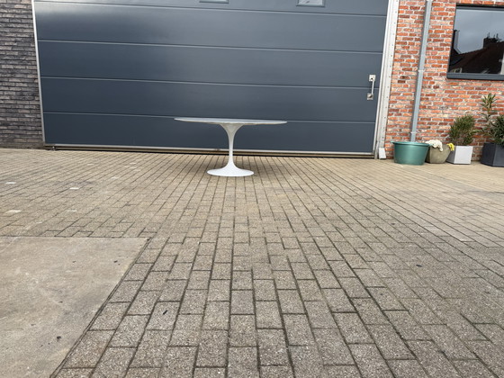 Image 1 of Original round Knoll Tulip dining table (152cm) in Carrara marble, Eero Saarinen