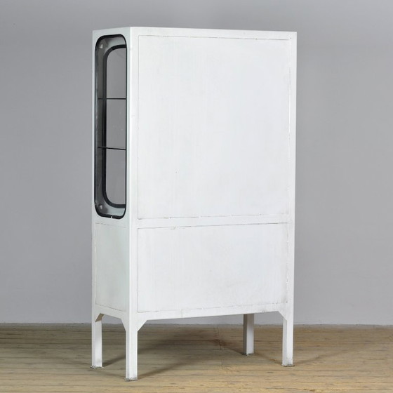 Armoire médicale vintage, années 1970, Vitrines, Verre, Fer, Blanc, Industrieel (photo 10 sur 10)