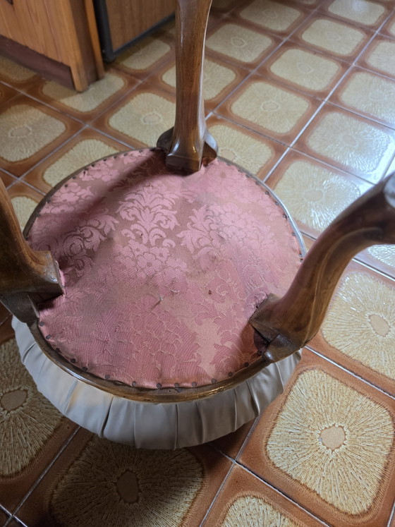 Image 1 of Taburete victoriano de nogal