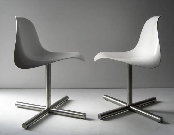 Sedia Ycami Valeria di Büro Für Form – Design iconico della campagna Madonna H&M – Sedie girevoli, Metal (photo 2 of 5)