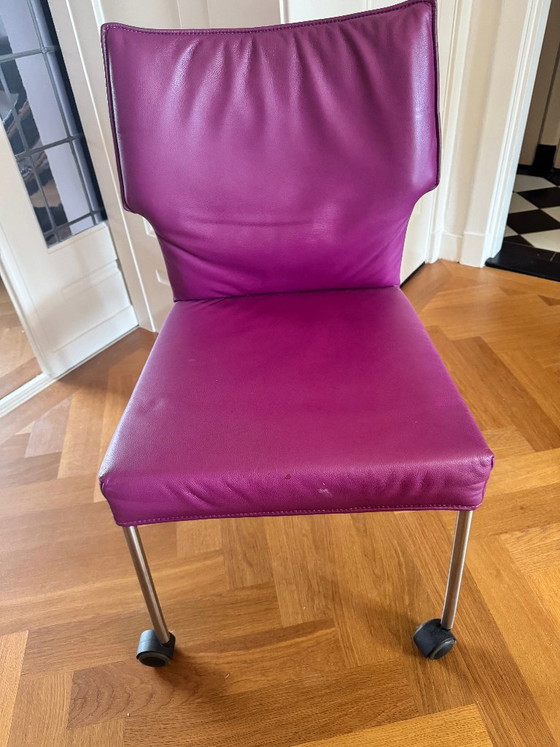 4 chaises de salle à manger design en stock – Design on Stock, Leather, Metal (photo 10 of 12)
