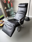 Design Jori leren relaxe stoel met losse hoofdsteun