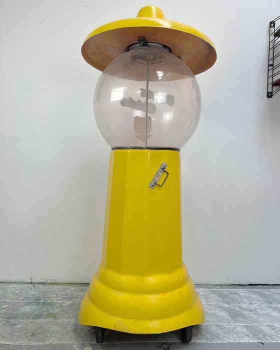 Image 1 of Vintage kauwgomdispenser “Super Chicle” – geel, jaren 60