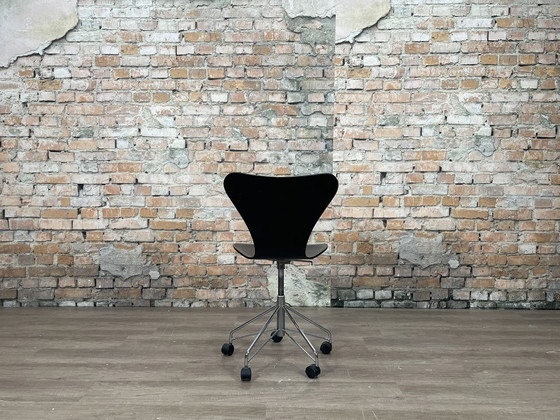 Image 1 of Fritz Hansen Butterfly black