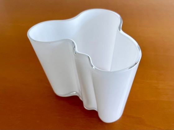 Vase vintage Iittala Alvar Aalto blanc opale – Verre (photo 2 of 5)