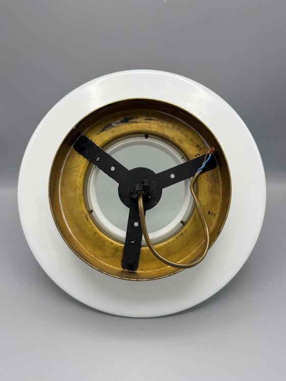 Image 1 of Plafonnier avec abat-jour conique en verre et monture en laiton