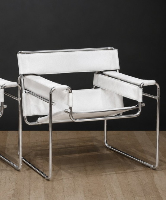 Image 1 of KNOLL Studio Set van 2 WASSILY B3 fauteuils (NIEUW) in wit bont