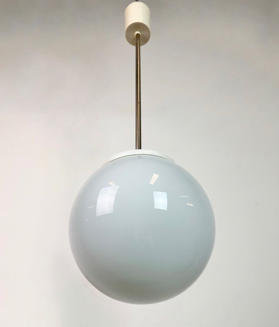 Image 1 of Lampadario vintage con paralume in vetro opalino di Elektrosvit, anni '60.